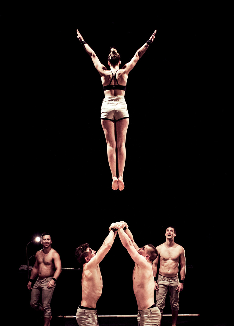 Tandem - Atelier acrobaties en famille, apprendre à tomber, former des tours et des pyramides