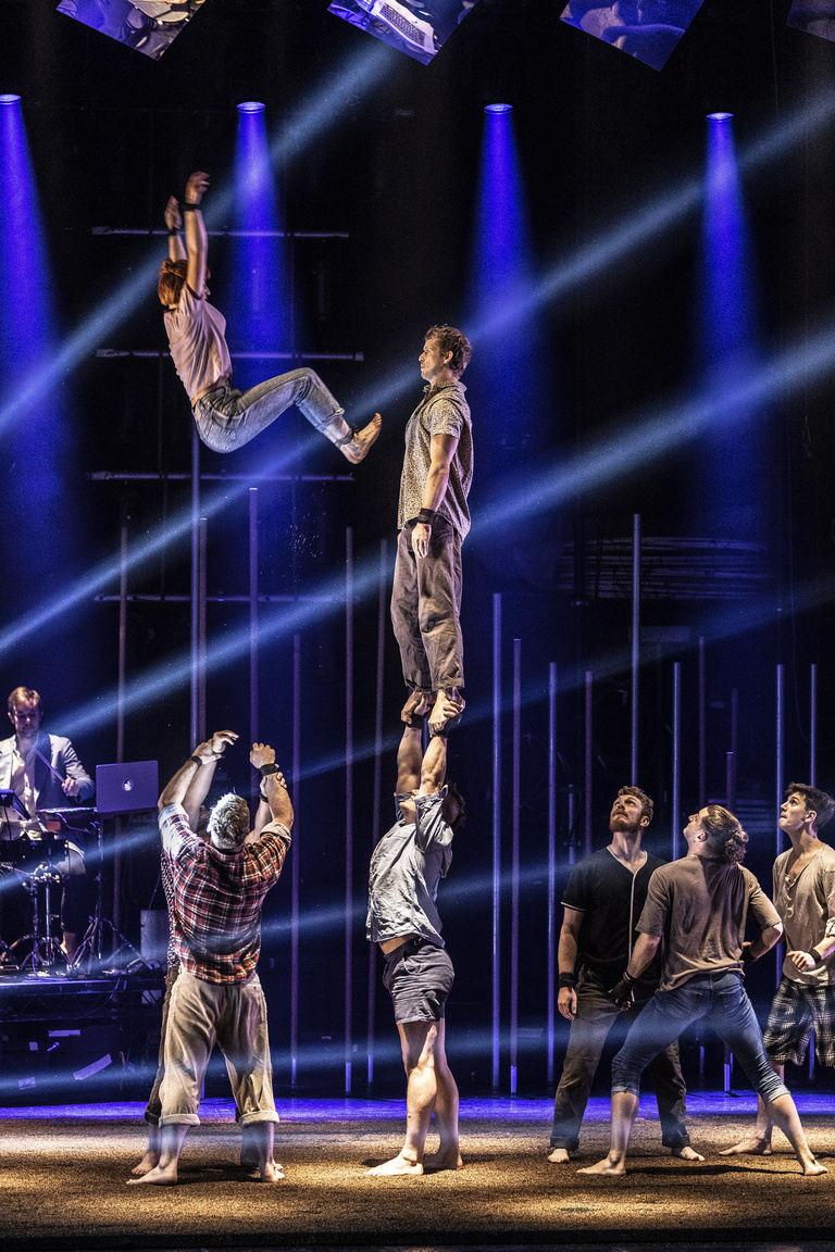 main_title - Photos Backbone by Festival Cirque Noël - Nikola Milatovic (16).jpg