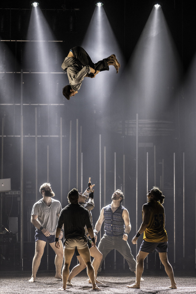 main_title - Photos Backbone by Festival Cirque Noël - Nikola Milatovic 3.jpg