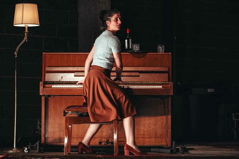 main_title - https---www.ntgent.be-assets-files-productions-Seizoen-23-24-HDT5-IMGL6895_web-c-Michiel-Devijver.jpg