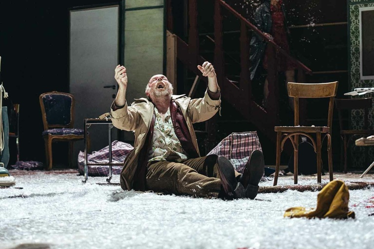 main_title - https---www.ntgent.be-assets-files-productions-Seizoen-23-24-HDT5-IMGL7671_web-c-Michiel-Devijver.jpg