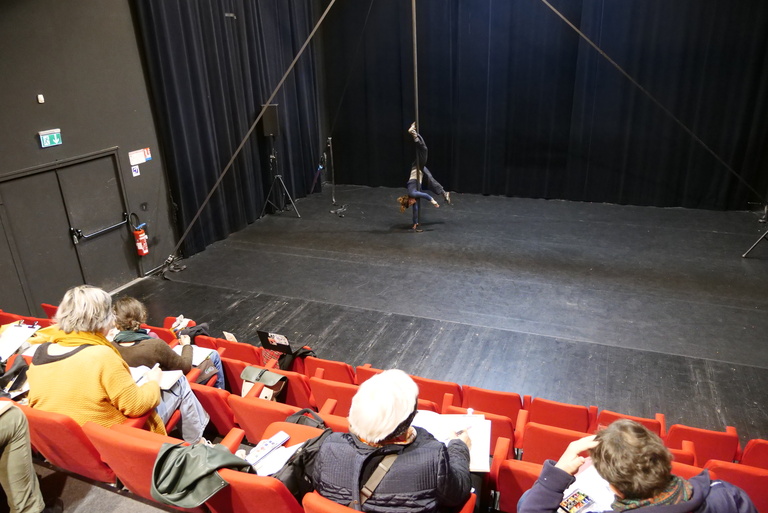 main_title - 2324 - Júlia Pluma Plana 2.JPG