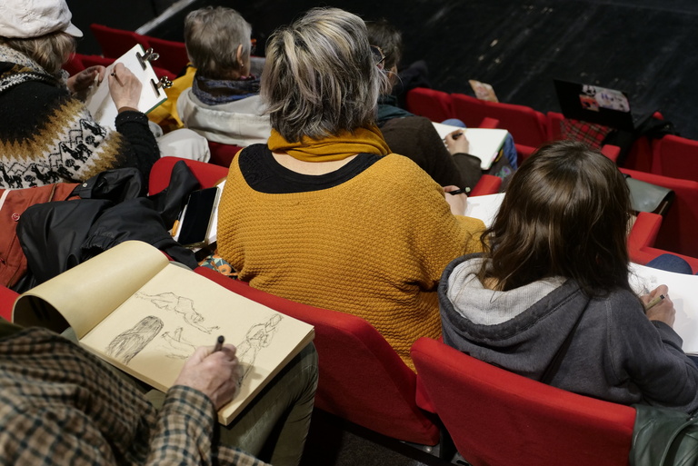 main_title - 2324 - Júlia Pluma Plana 3.JPG